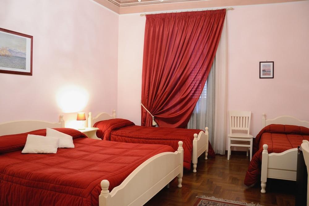Alhambra - Guest House-b&b Di Charme 3*