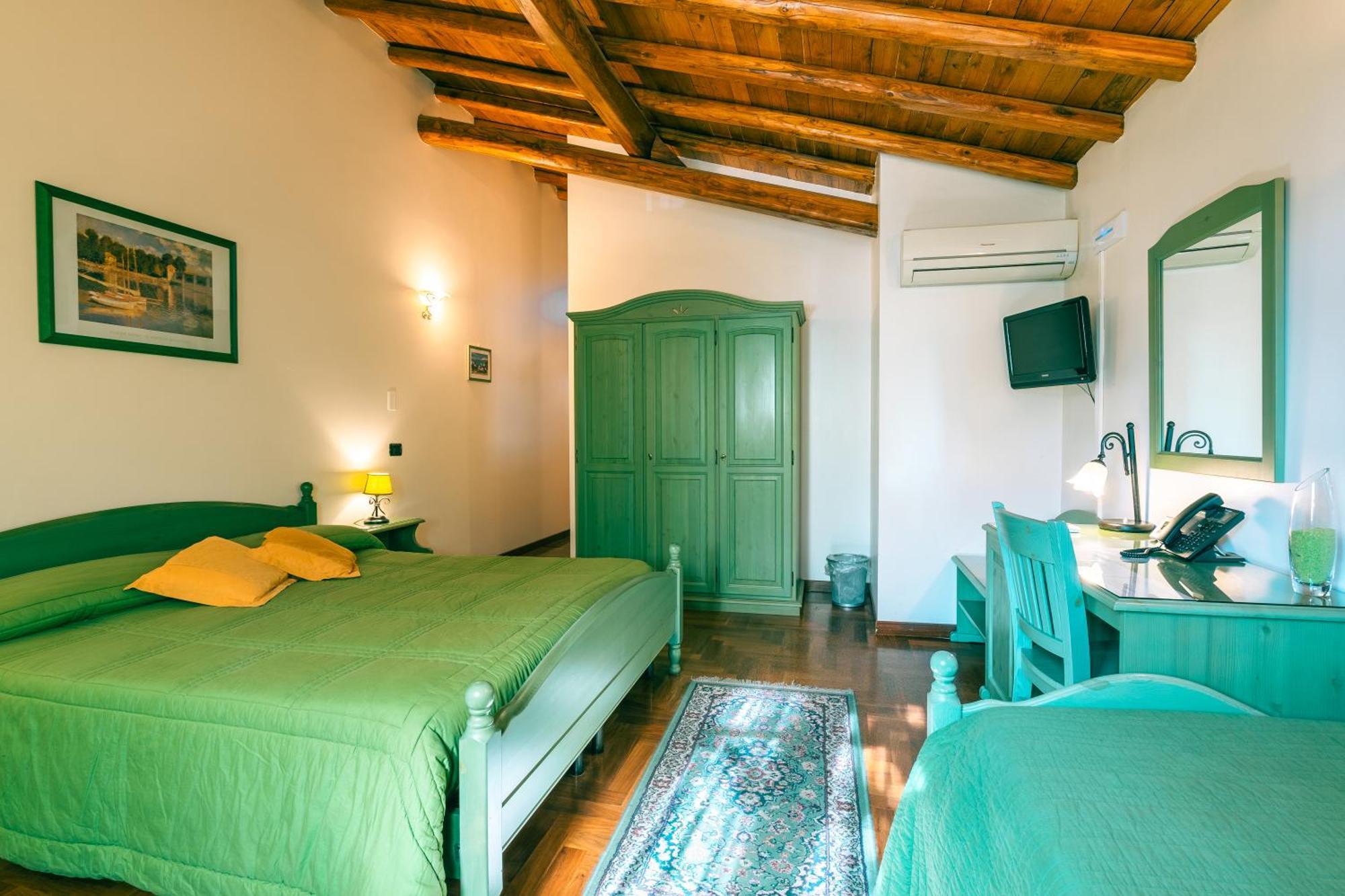 Alhambra - Guest House Di Charme 3*